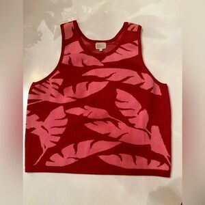 Sleevless semi cropped sweater